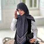 روسری نخی مدل نسترن رنگ سرمه ای