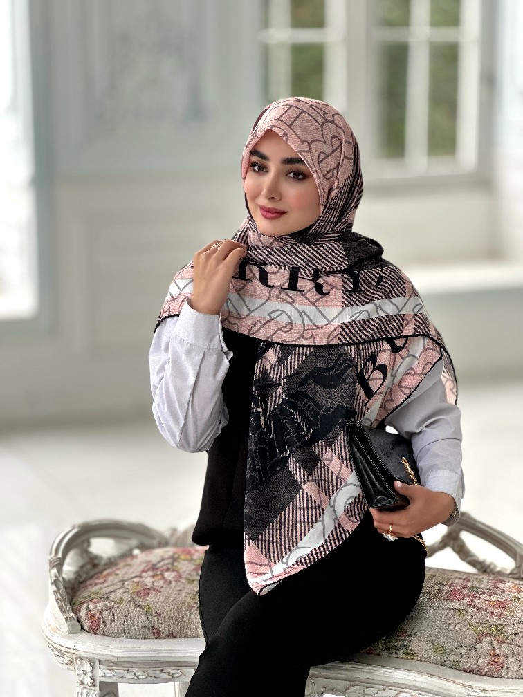 IMG0492_edited_1764276003392 روسری نخی مدل باربری صورتی - Image 1