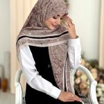 روسری پلیسه مجلسی مدل باروک تناژ سبز دودی