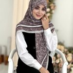 روسری پلیسه مجلسی مدل باروک تناژ بنفش