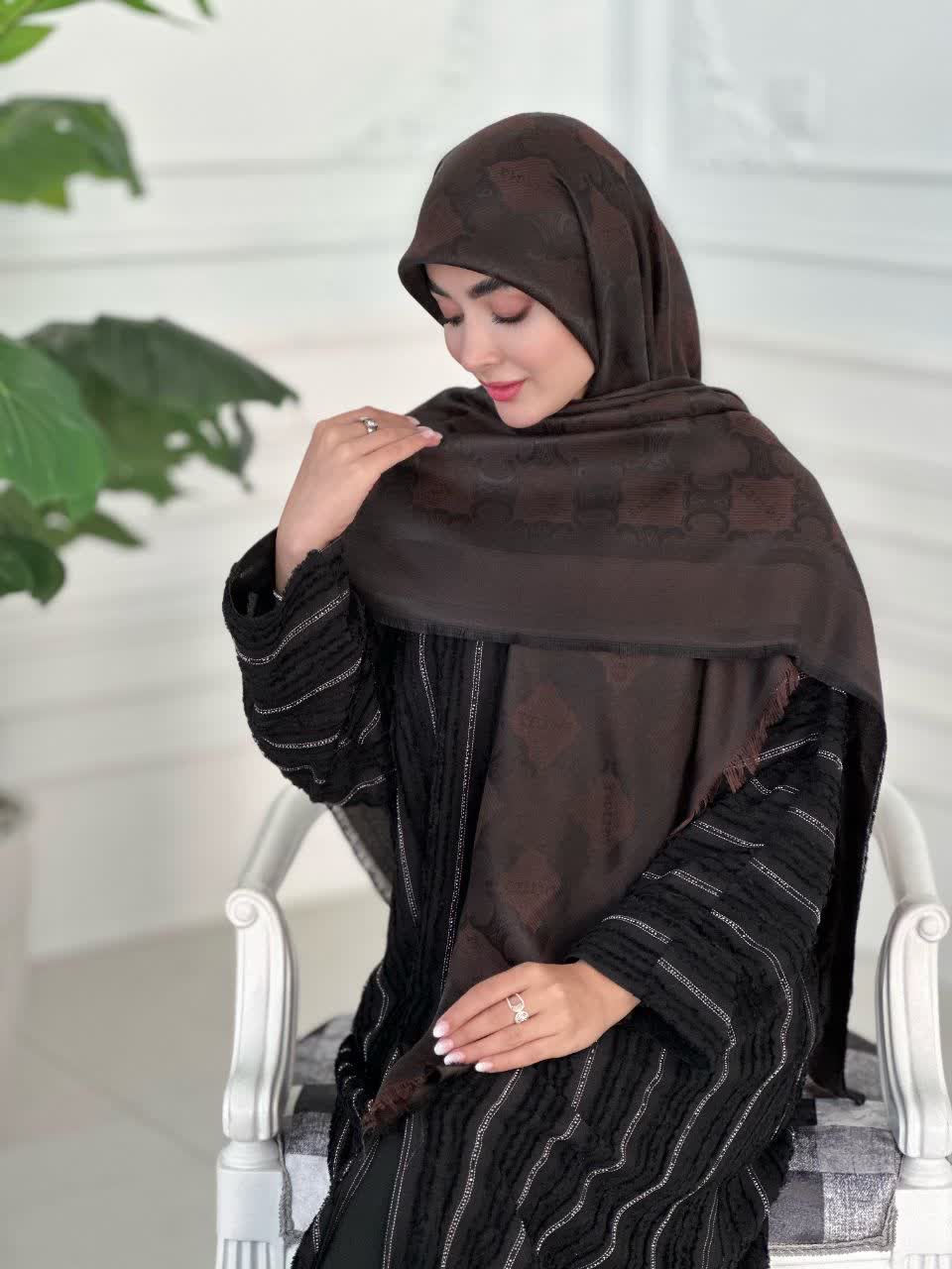 photo21983841356 روسری ابریشم نخ ژاکارد مجلسی مدل سلین قهوه ای تیره - Image 1
