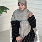 روسری ابریشم نخ ژاکارد مجلسی مدل سلین آبی نسکافه ای