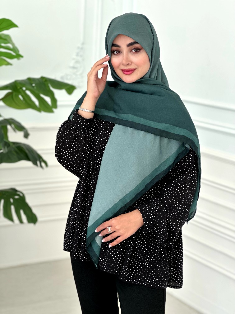 IMG0270_edited_1765565492392 روسری نخی مدل طیفی سبز زمردی - Image 1