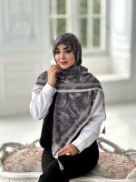 روسری پلیسه مجلسی مدل برگ تناژ طوسی