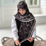 روسری پلیسه مجلسی مدل برگ ذغالی تیره
