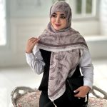 روسری پلیسه مجلسی مدل برگ دودی گلبهی