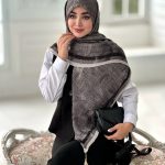 روسری پلیسه مجلسی مدل برگ طوسی سبز
