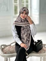 روسری پلیسه مجلسی مدل دیور تناژ مشکی کرم - Image 2