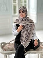 روسری پلیسه مجلسی مدل دیور تناژ مشکی کرم