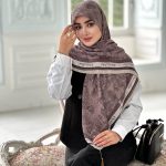 روسری پلیسه مجلسی مدل دیور تناژ دودی قهوه ای