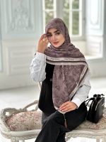 روسری پلیسه مجلسی مدل دیور تناژ دودی قهوه ای