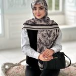 روسری پلیسه مجلسی مدل دیور تناژ مشکی استخونی