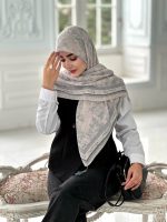 روسری پلیسه مجلسی مدل دیور تناژ آبی ملیح - Image 2
