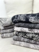 روسری پلیسه مجلسی مدل دیور تناژ کرم دودی - Image 3