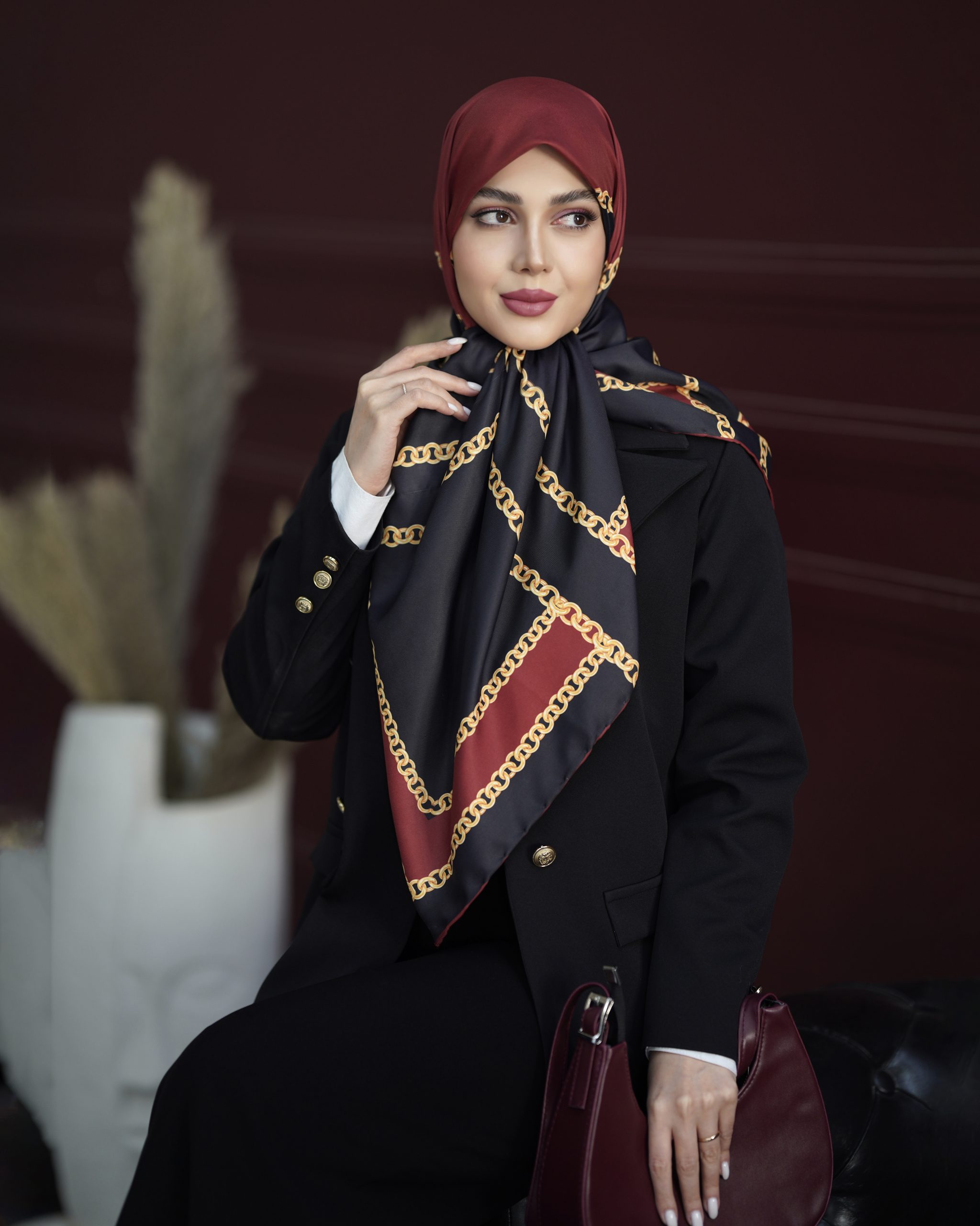 IMG_1126 روسری ابریشم مجلسی توییل مدل کلاسیک زرشکی - Image 1