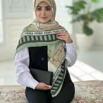 روسری نخی مدل فندی نسکافه ای سبز