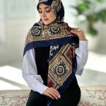 روسری نخی مدل رویا زمینه سرمه ای