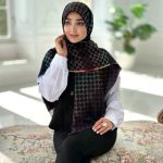 روسری نخی مدل گوچی رنگین زمینه مشکی