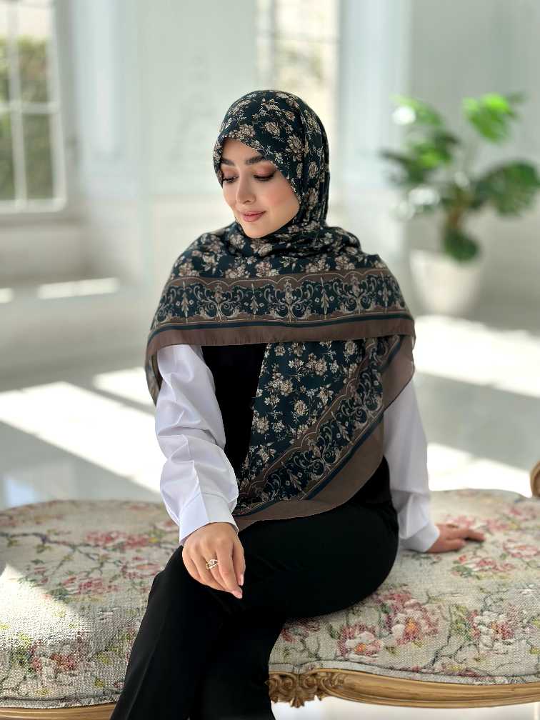 IMG2409_edited_1771882877564 روسری نخی مدل بهاران زمینه تناژ سبز - Image 1