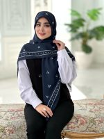 روسری نخی مدل بهارک سرمه ای