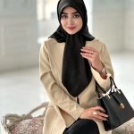 روسری فلورانس مجلسی رنگ مشکی با شاین طلایی قواره 100