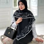 روسری نخی مدل برکه رنگ مشکی