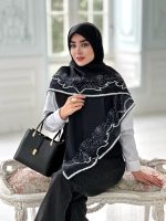 روسری نخی مدل برکه رنگ مشکی