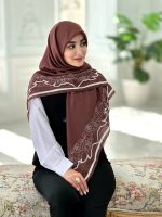 روسری نخی مدل برکه رنگ قهوه ای - Image 2