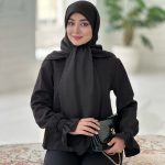 روسری نخ ابریشم ژاکارد مشکی مدل جی وان