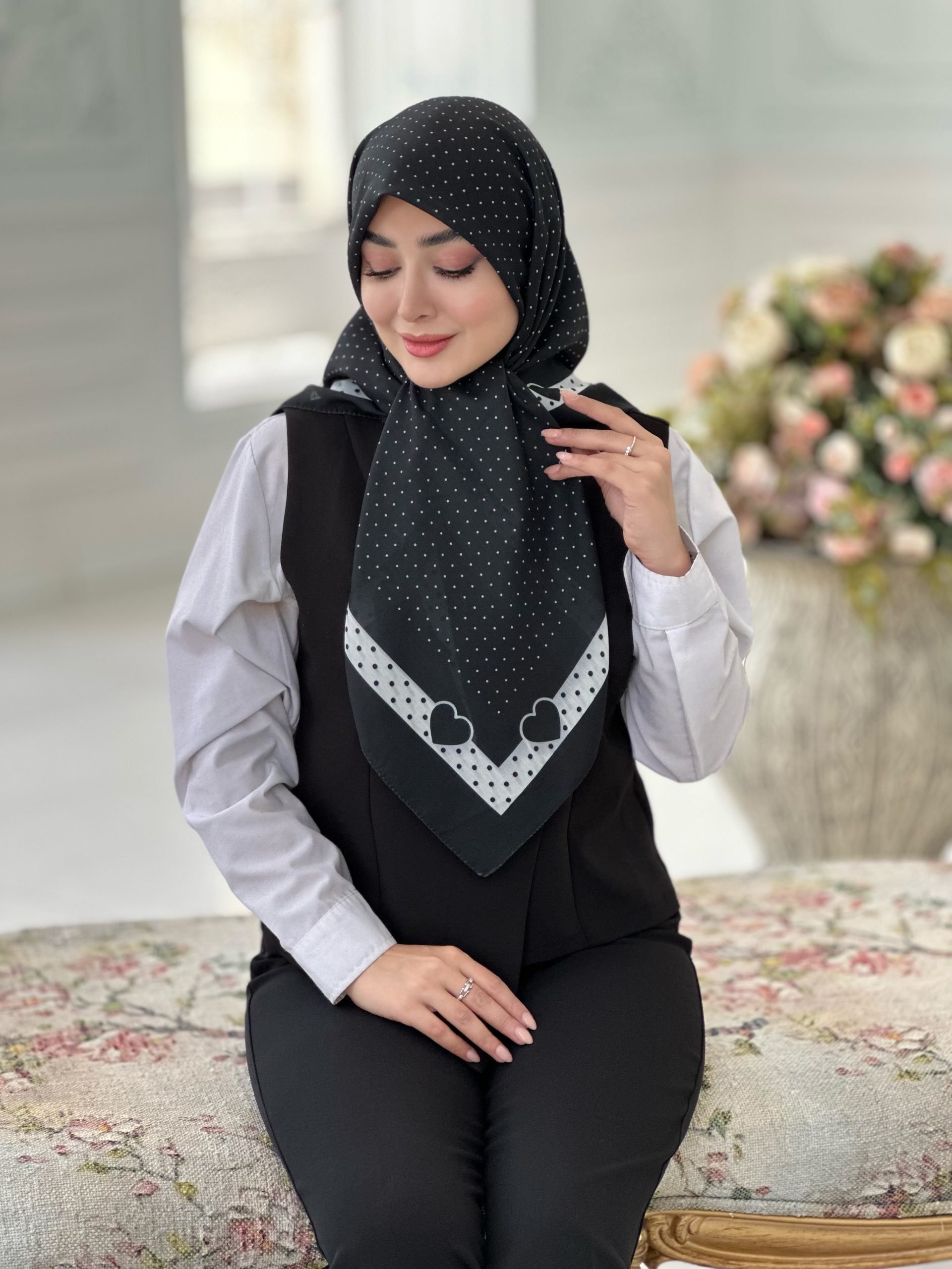 IMG_20260713_123910 روسری نخی مدل قلب مشکی قواره 110 - Image 1