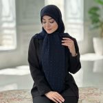 روسری نخ ژکارد راه راه نگین دار رنگ سرمه ای