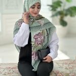روسری نخی مدل مه یاس سبز