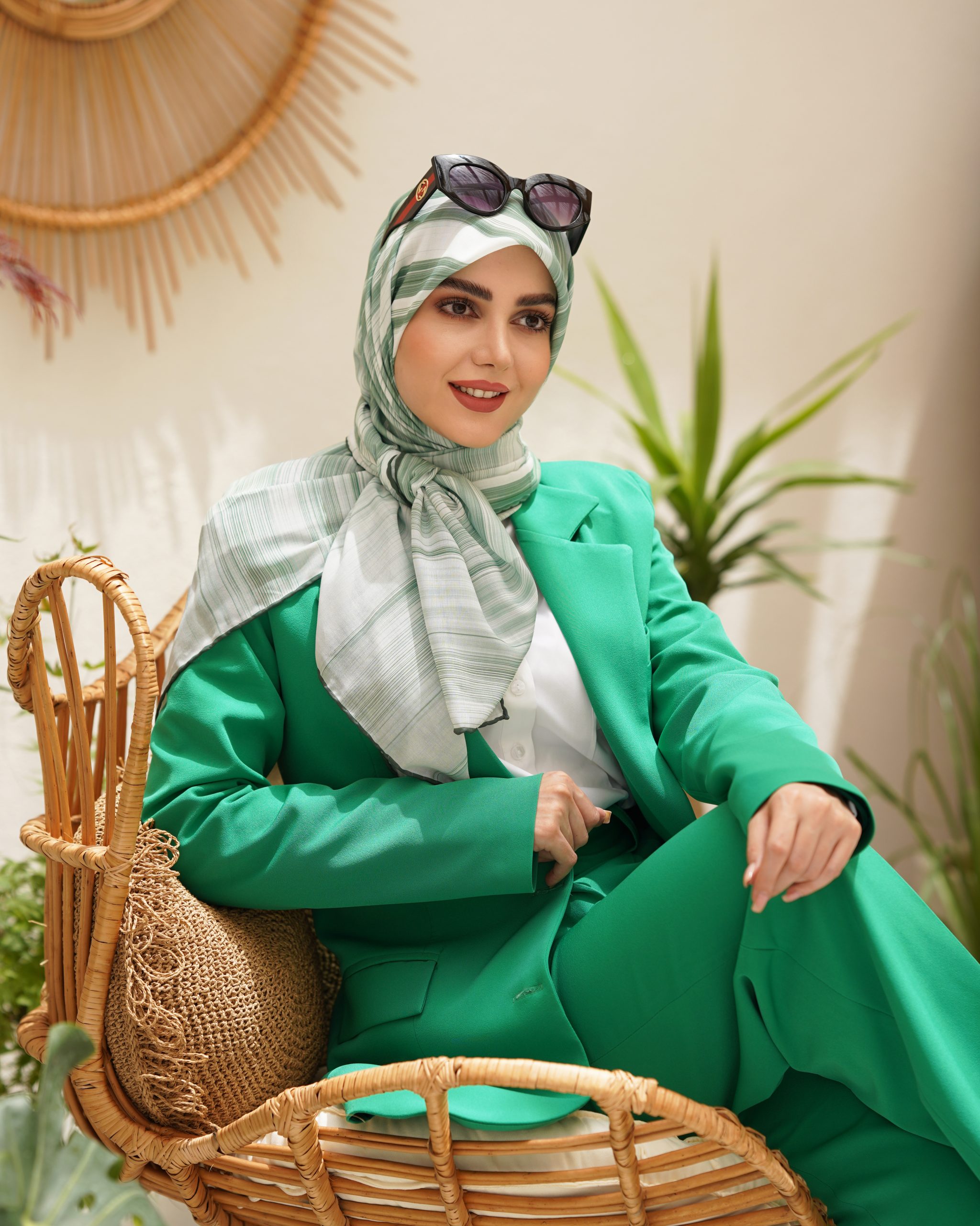 IMG_6162 روسری نخی مدل خطی سبز - تصویر 1