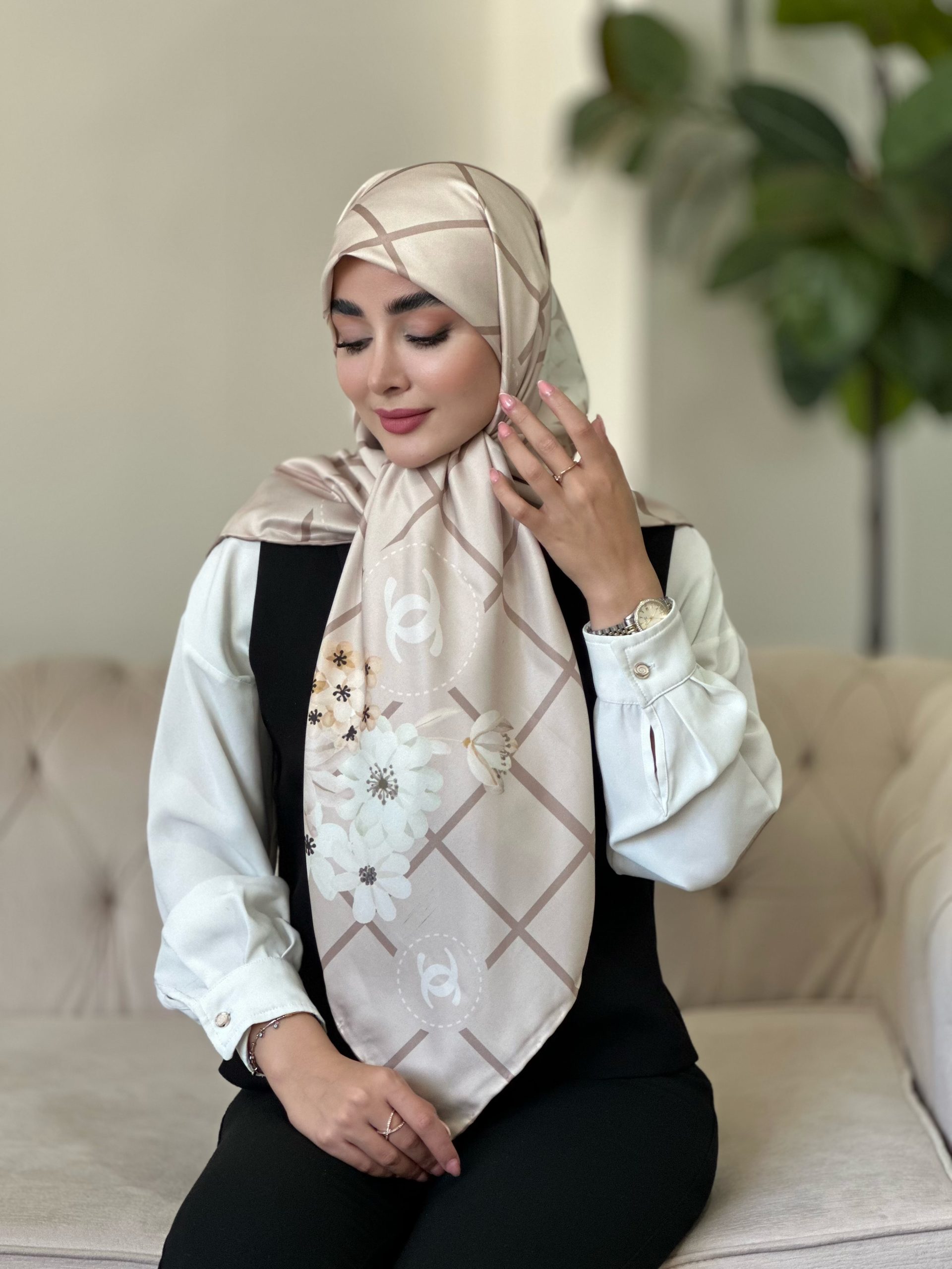 ابریشم توییل گلماه تناژکرم روسری ابریشم مجلسی توییل مدل گلماه تناژ کرم - تصویر 1